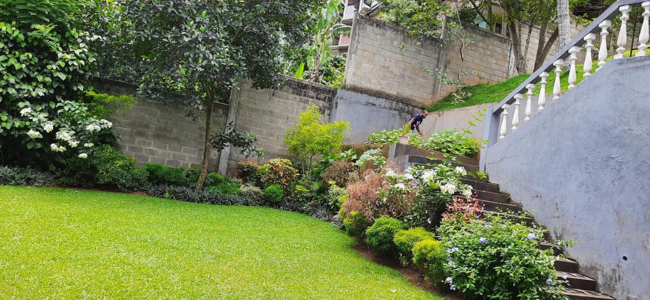 Aa Bungalow Kandy Eksteriør billede